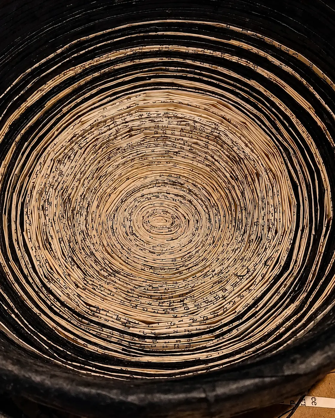 Woordschaal, detail — Gerolde boekpagina's